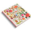 Das Buch Cover zeigt illustrierte Pflanzen, Gemüse und Blumen, sowie Gartenwerkzeuge und einen Schmetterling des Buches Grüner wird’s nicht